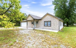 129 E Dorrell St, Haysville, KS 67060