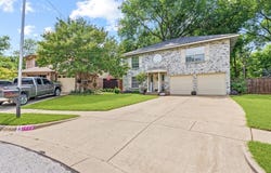 1019 W Lovers Lane W, Arlington, TX 76013