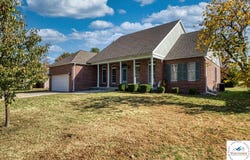1808 S Nicklaus Drive, Clinton, MO 64735