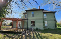 400 Thurston Street N, Versailles, MO 65084