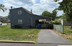 75 W Henry Place, Iselin, NJ 08830
