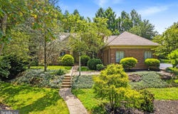 2138 WATERFORD DRIVE, LANCASTER, PA 17601
