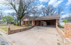 710 W Dale Street, Winters, TX 79567