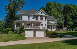 32 Alma Street, Benton, WI 53803-0000