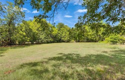 900 Trinity ST E, Lockhart, TX 78644