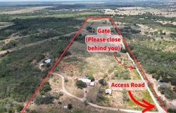 3200 Cattlemens Row, Lockhart, TX 78644