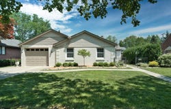 1038 Hawthorne, Grosse Pointe Woods, MI 48236
