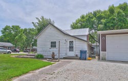 909 A Avenue, Armstrong, IA 50514