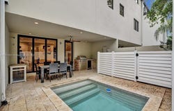 207 NE 13th Ave, Fort Lauderdale, FL 33301