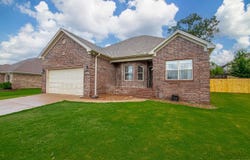 3906 Edgewater Drive, Benton, AR 72019