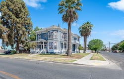 132 E 10th Street, Hanford, CA 93230