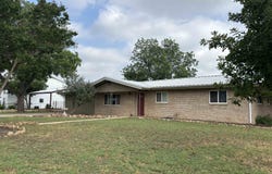 1309 E Brown Street, Llano, TX 78643