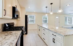 909 E Oakton Street, Arlington Heights, IL 60004