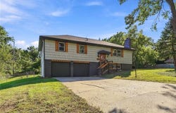 8915 E 57TH Street, Raytown, MO 64133