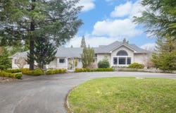 353 Hixson Drive, Grants Pass, OR 97526