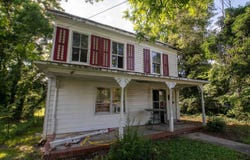 513 N Mecklenburg Ave, South Hill, VA 23970