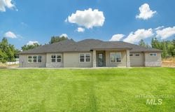 2940 Cottonwood Ln, Emmett, ID 83617