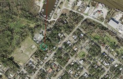 247 8th St, Apalachicola, FL 32320