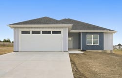 22 Elmer Street, Reeds Spring, MO 65737
