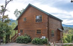 260 Laurel Oaks Way, Gatlinburg, TN 37738