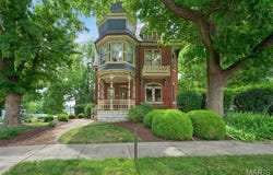 128 N 6th Street, St Charles, MO 63301