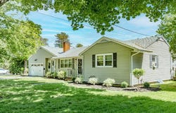 2 Amherst Rd, Andover, MA 01810
