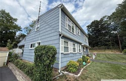 75 W Henry Place, Iselin, NJ 08830