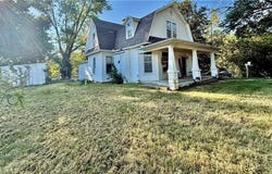 700 West Street, Sweet Springs, MO 65351