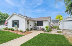 104 E 3rd Avenue, Indianola, IA 50125