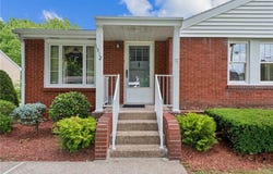 1512 Woodlawn Dr, Latrobe, PA 15650