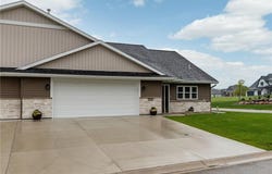 2882 Meadowview Lane NE, Owatonna, MN 55060