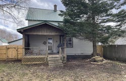 211 E Mcmillan Ave, Newberry, MI 49868