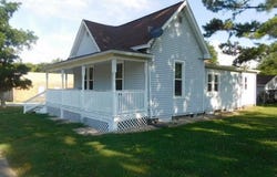 200 N Madison Street, Kinmundy, IL 62854