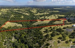 9 N Shapen Springs Rd, Kerrville, TX 78028