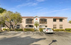 11890 NW 11th St, Pembroke Pines, FL 33026