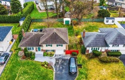 28 Gates Avenue, Plainview, NY 11803