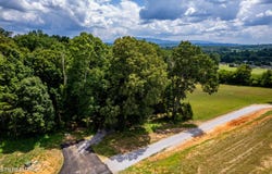 Huntleigh Court, Kodak, TN 37764