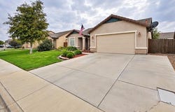 2073 W Queens Way, Hanford, CA 93230