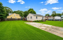 21 Cherokee Drive, Bay Shore, NY 11706