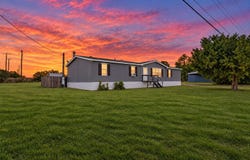 208 Rhett Court, Aurora, TX 76078