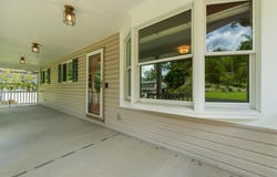 33 Shawnee Oaks Dr, Huntington, WV 25705