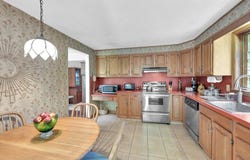 99 Cricket Drive, Sturbridge, MA 01566