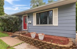 321 5TH Street Court, Silvis, IL 61282