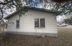 104 Charles, George West, TX 78022