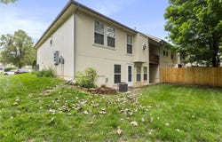 8307 N Barclay Circle, Kansas City, MO 64118