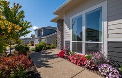 565 NW Crater Lake Dr, Dallas, OR 97338
