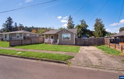 328 9th Av, Sweet Home, OR 97386