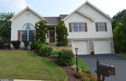 40 SCARLET OAK DRIVE, ETTERS, PA 17319