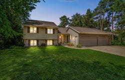 1282 FIELDVIEW Drive, MENASHA, WI 54952