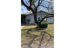 202 N Loop Dr, Brady, TX 76825